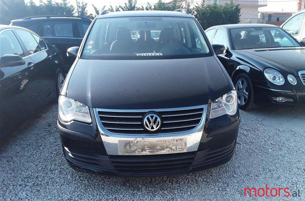 2009' Volkswagen Touran photo #1