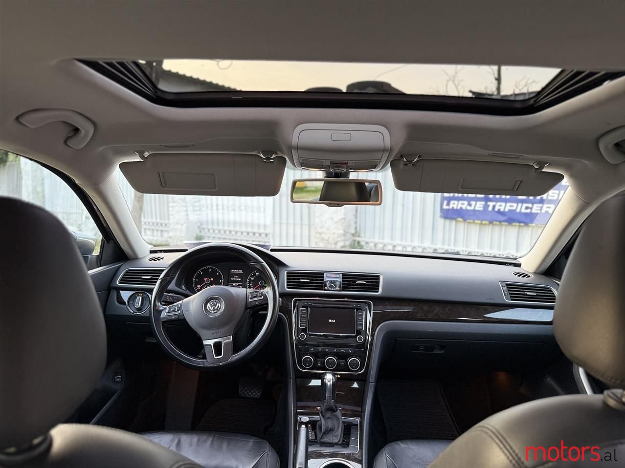 2014' Volkswagen Passat photo #5