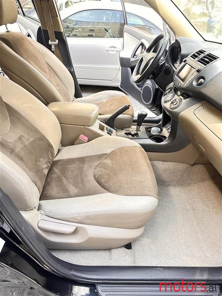 2011' Toyota RAV4 photo #2