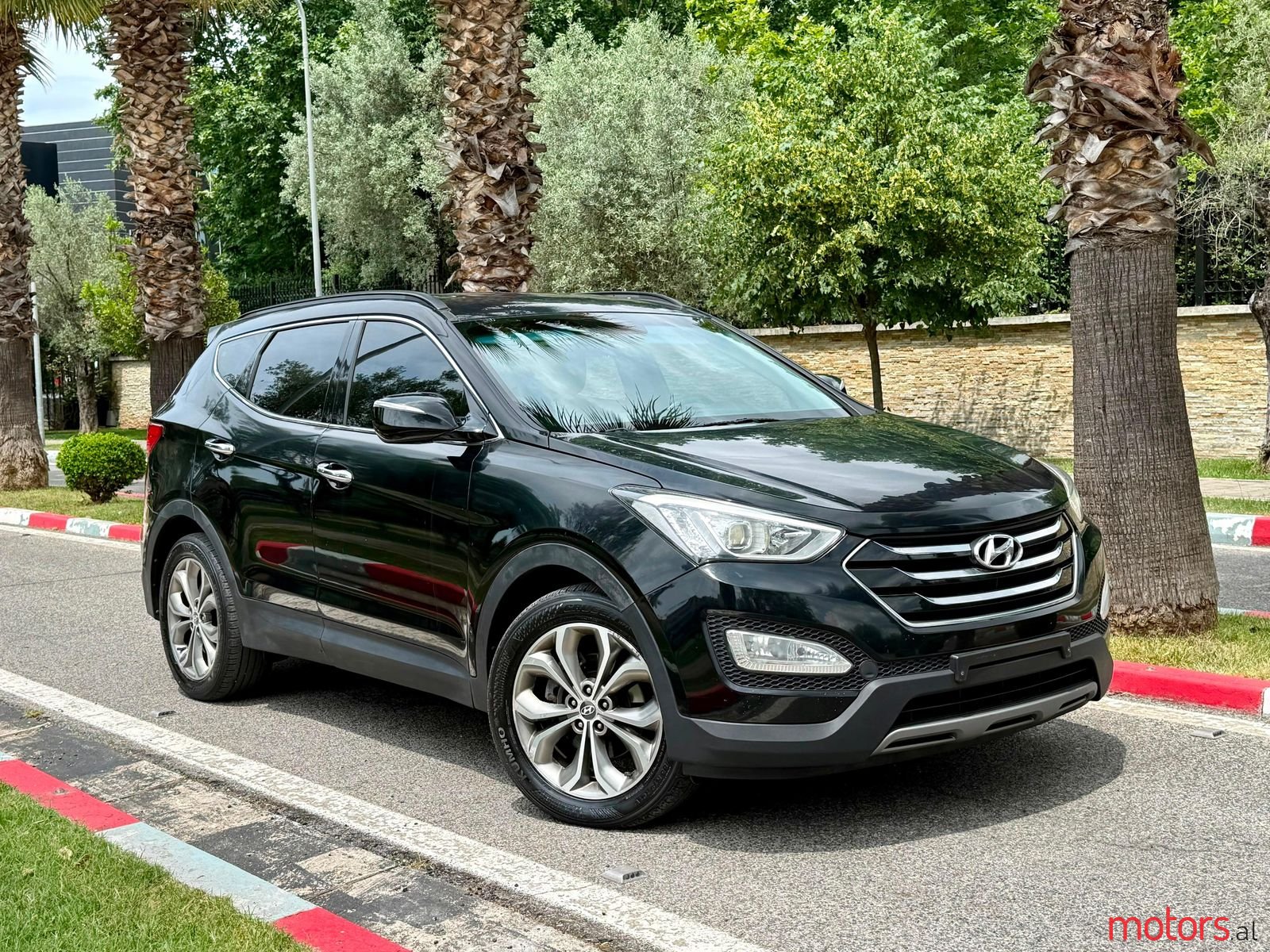 2013' Hyundai Santa Fe photo #2