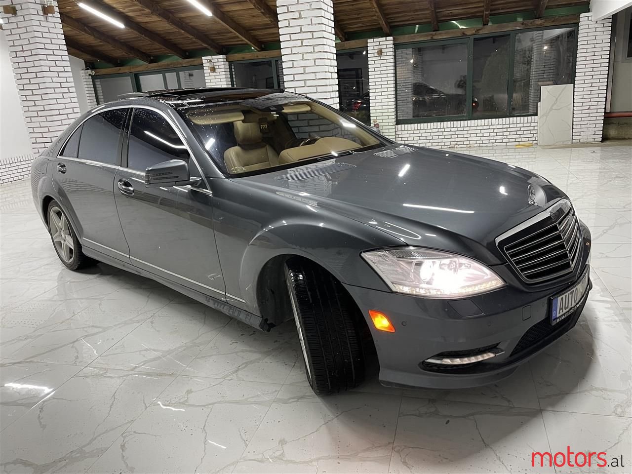 2011' Mercedes-Benz S 550 photo #4