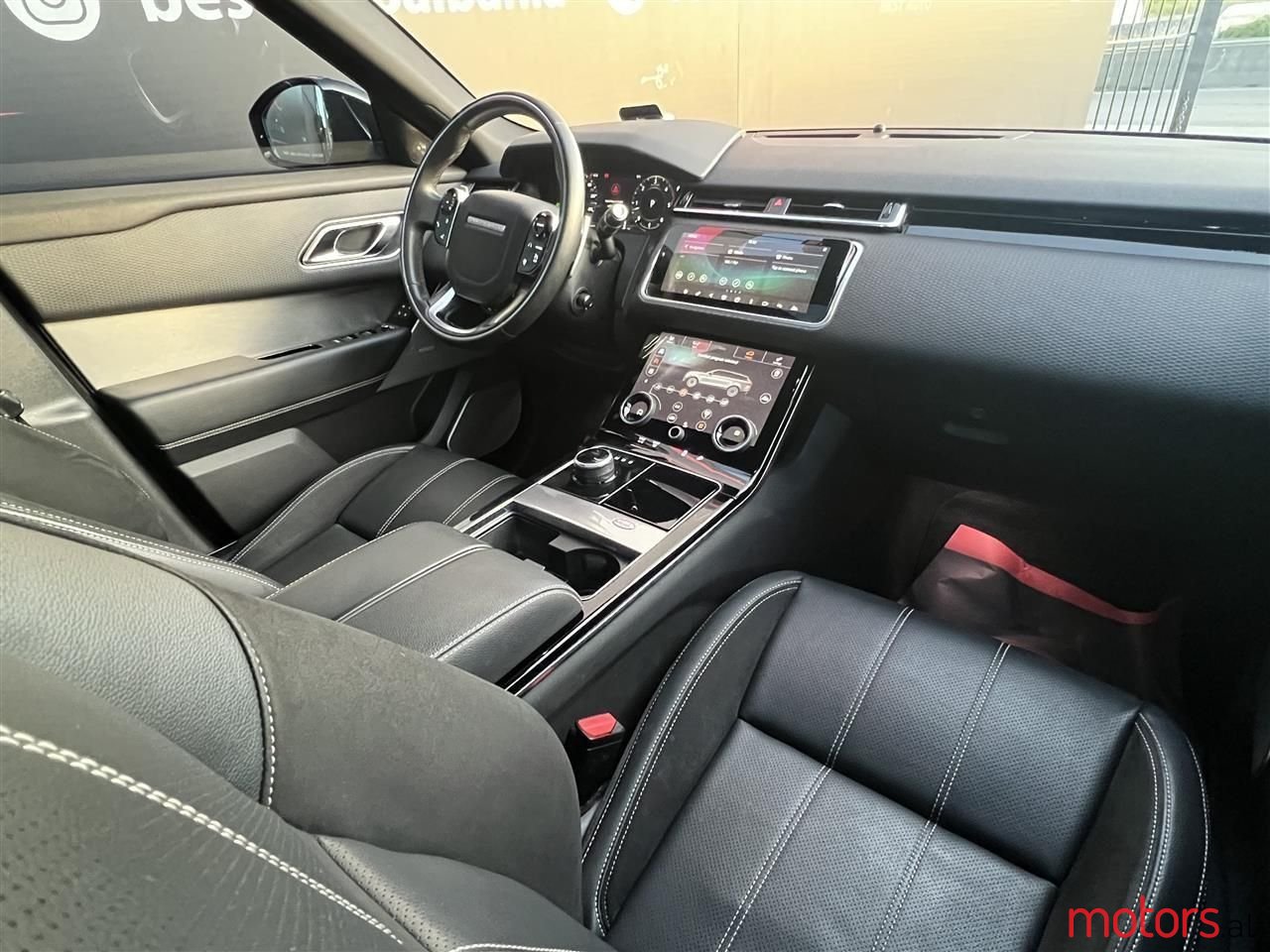 2018' Land Rover Range Rover Velar photo #5