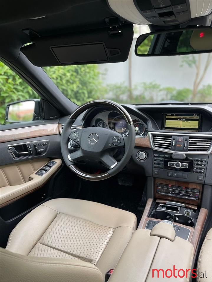 2011' Mercedes-Benz E 350 photo #6