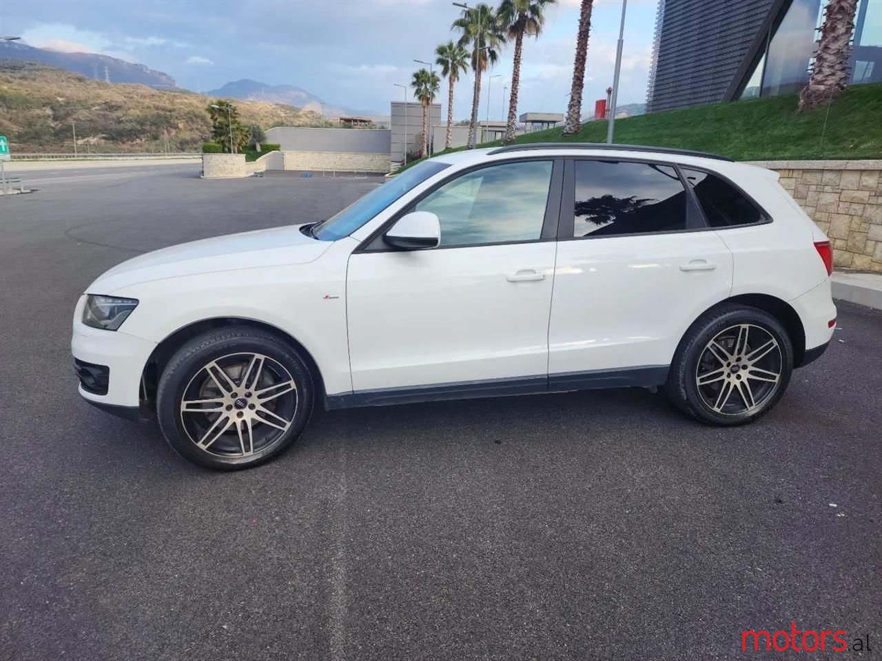 2009' Audi Q5 photo #2