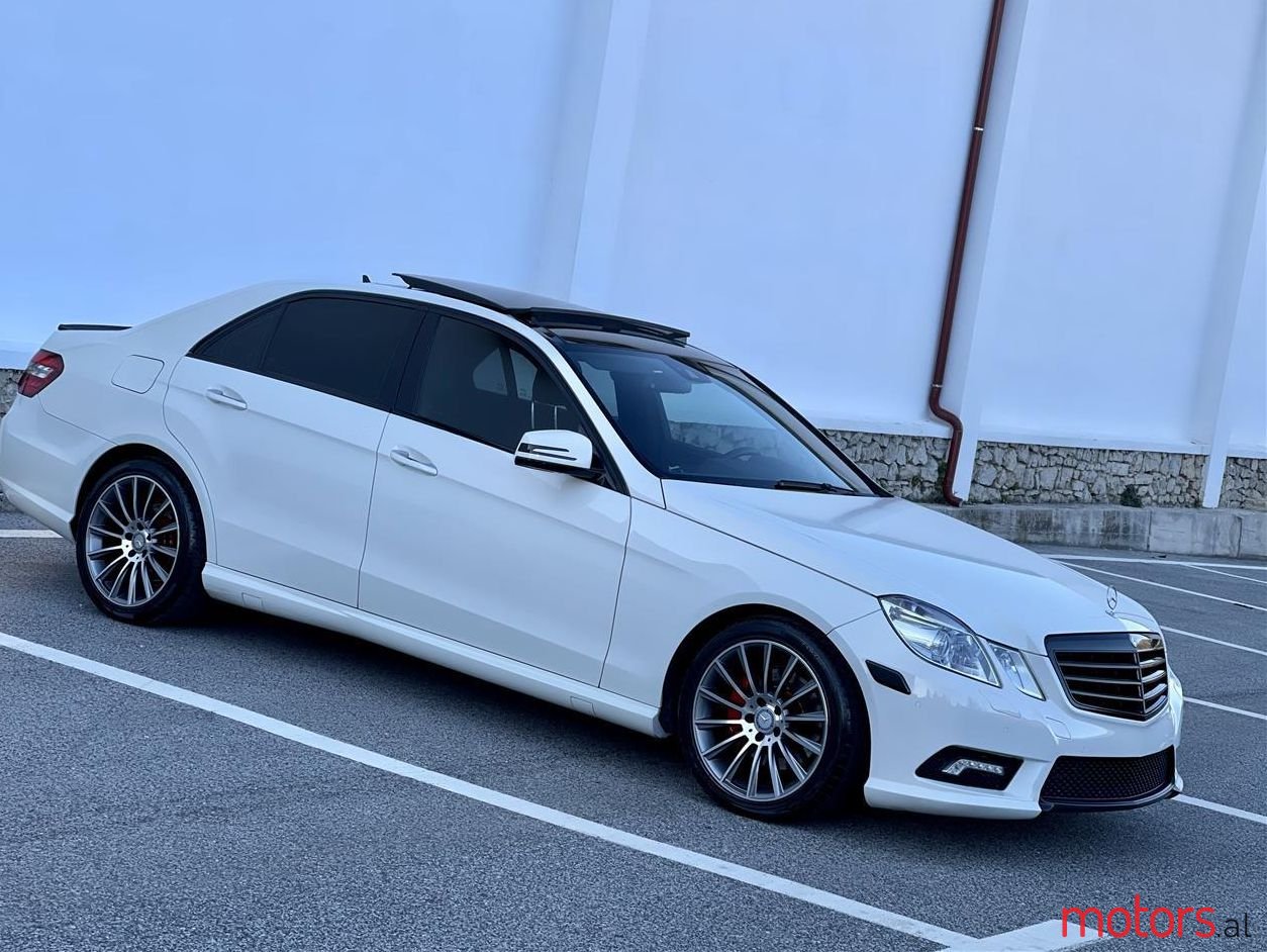 2011' Mercedes-Benz E 350 photo #1