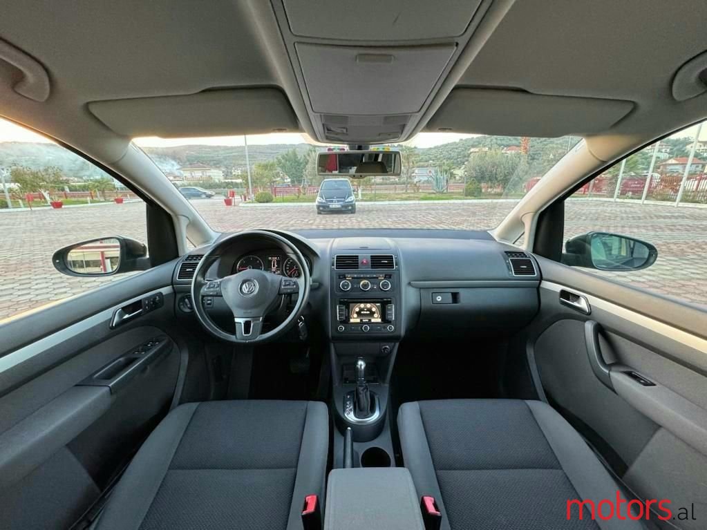 2012' Volkswagen Touran photo #6