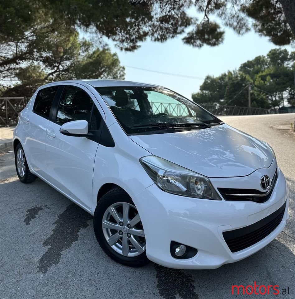 2014' Toyota Yaris photo #2