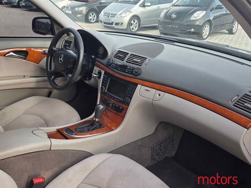 2004' Mercedes-Benz 220 photo #4