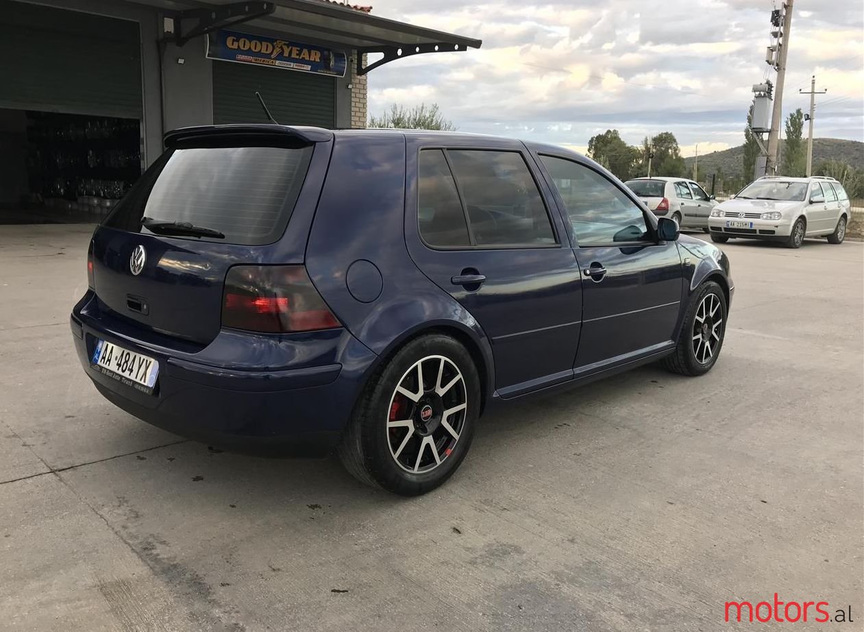 2001' Volkswagen Golf photo #1