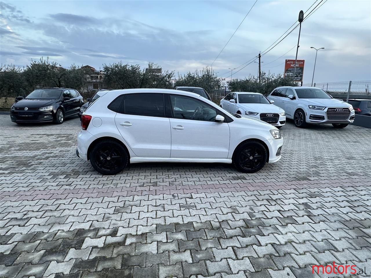 2013' Volkswagen Polo photo #5