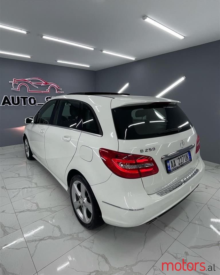 2014' Mercedes-Benz B 250 photo #5