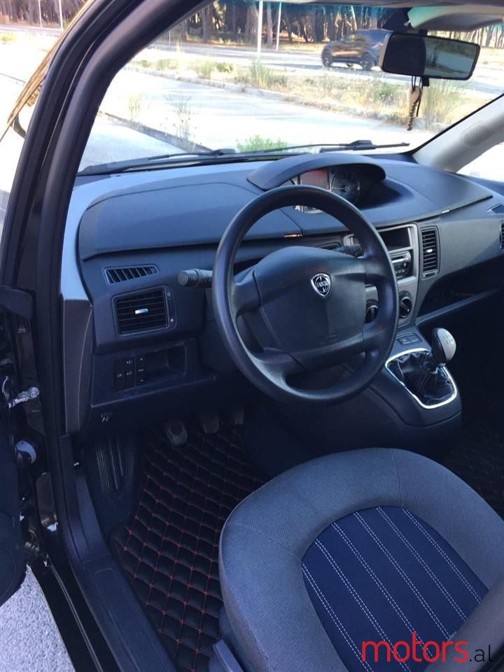 2009' Lancia Musa photo #5