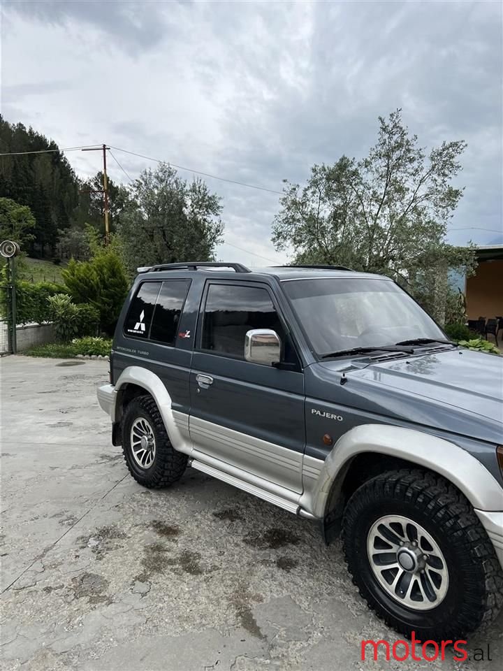 1994' Mitsubishi Pajero photo #3