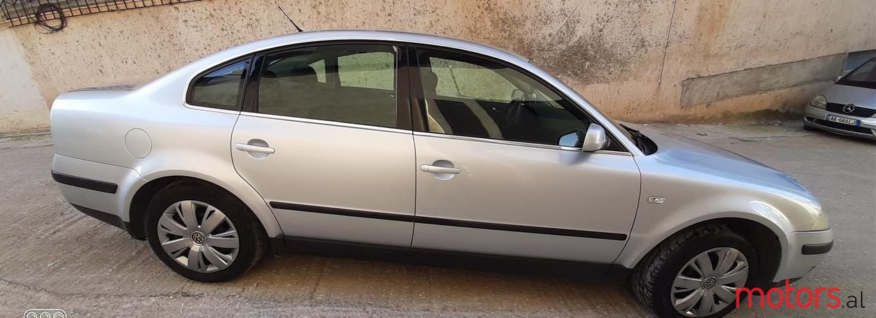 2001' Volkswagen Passat CC photo #1