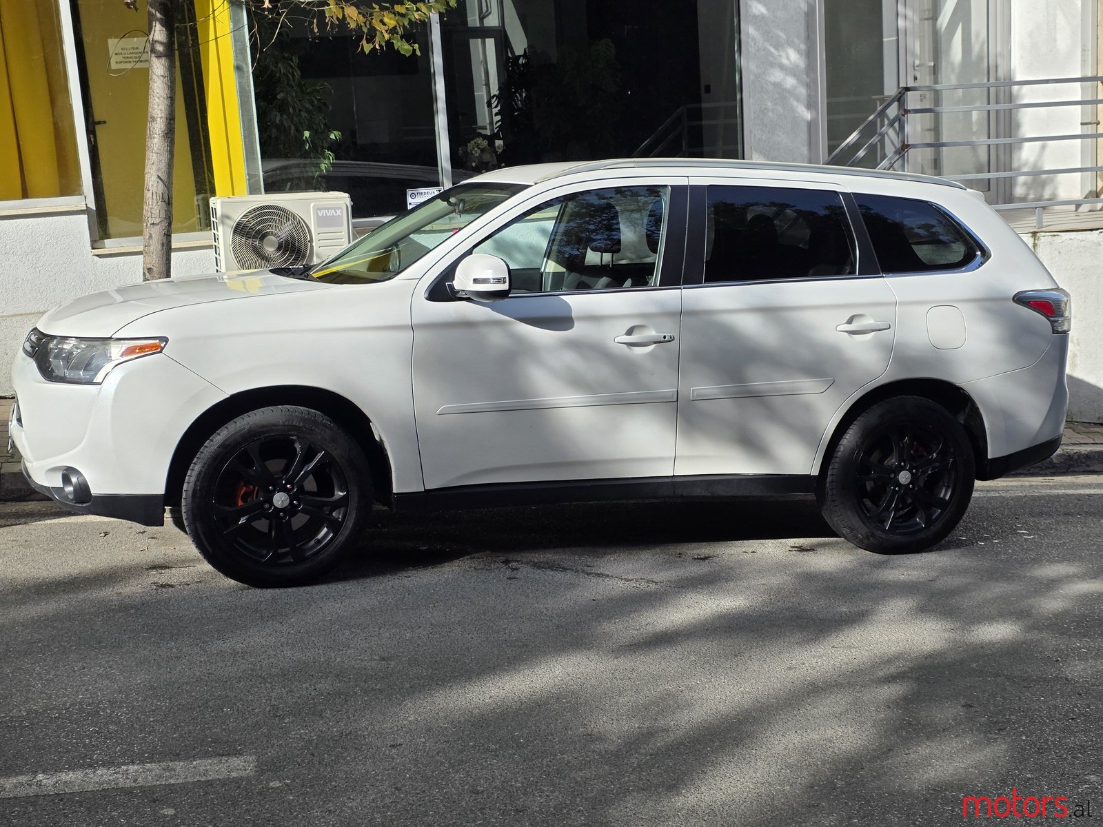 2014' Mitsubishi Outlander photo #1