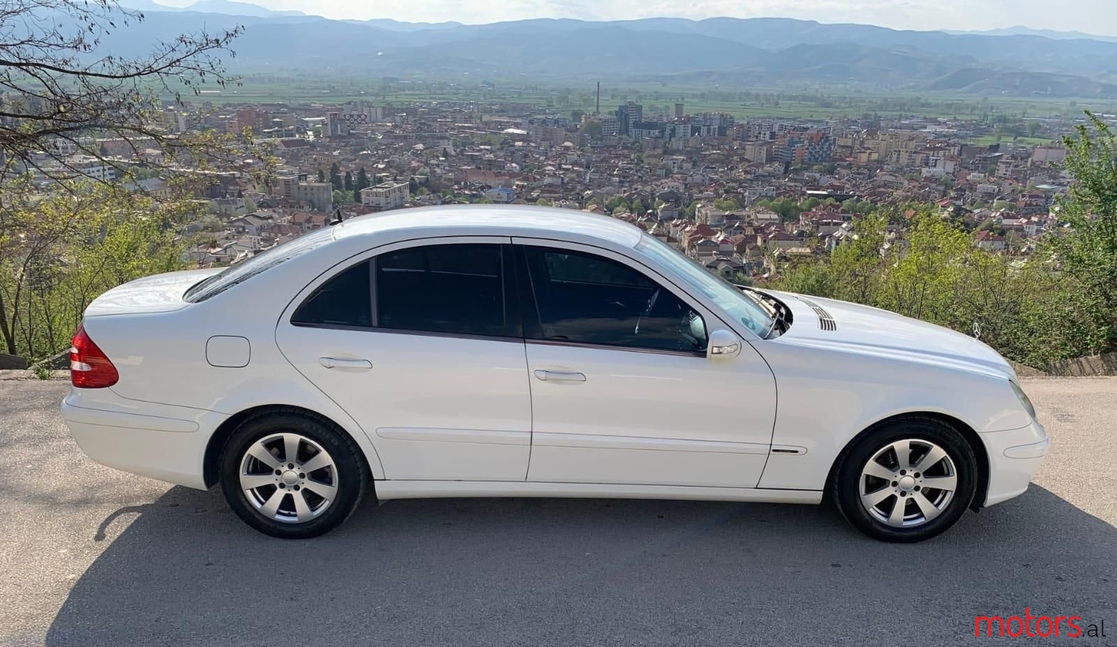 2004' Mercedes-Benz E 260 photo #5