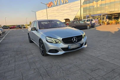 2015' Mercedes-Benz E 220