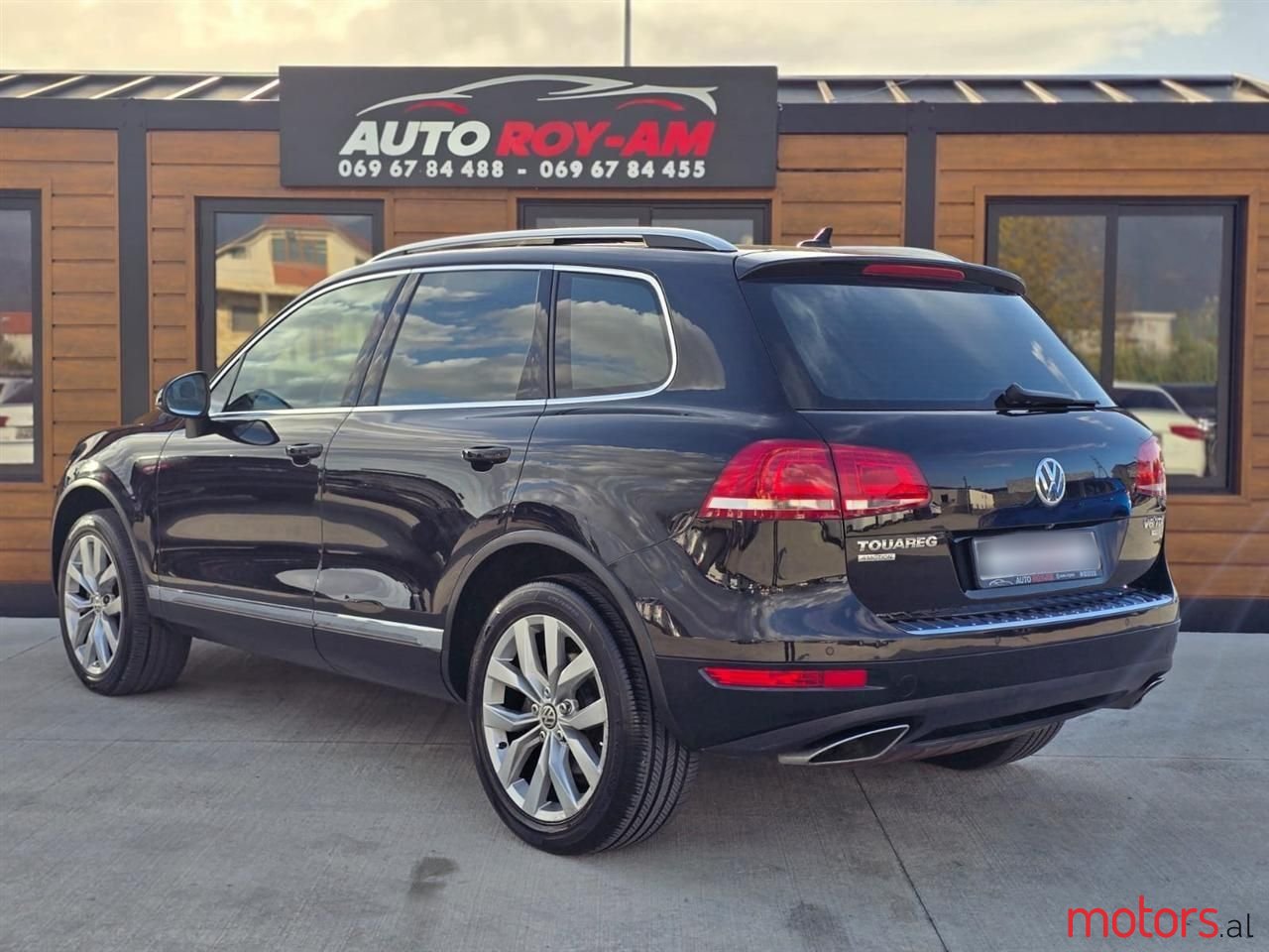2012' Volkswagen Touareg photo #3