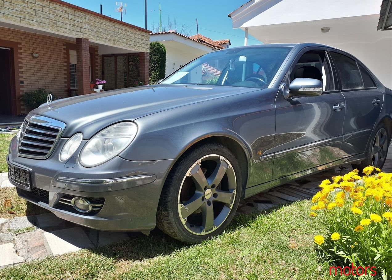 2008' Mercedes-Benz E 320 photo #1