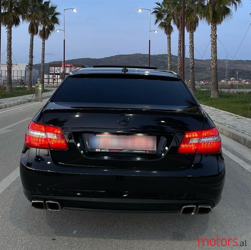 2011' Mercedes-Benz E 55 AMG photo #6