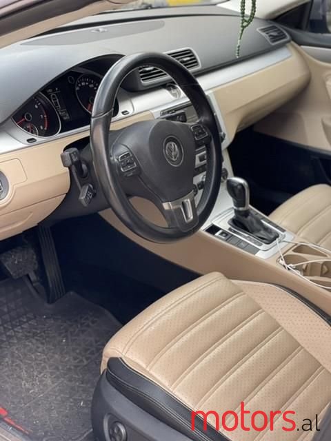 2013' Volkswagen Passat photo #6