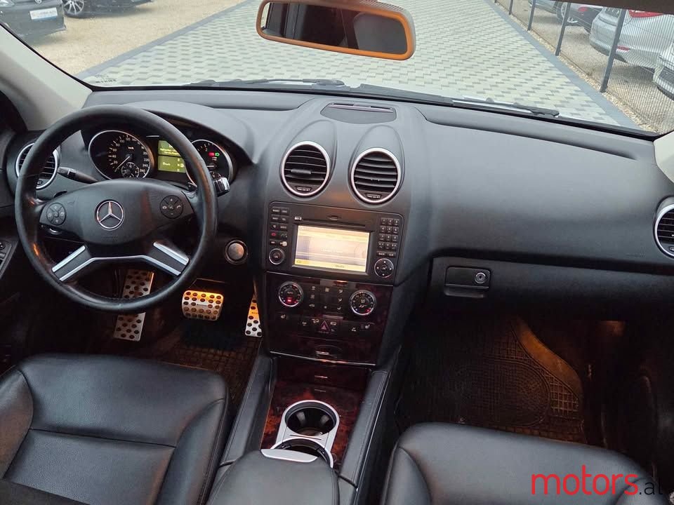 2011' Mercedes-Benz 350 photo #5