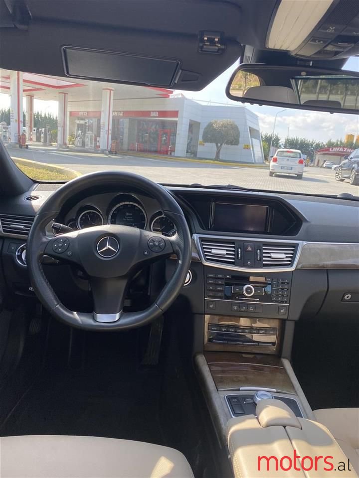 2011' Mercedes-Benz E 350 photo #6