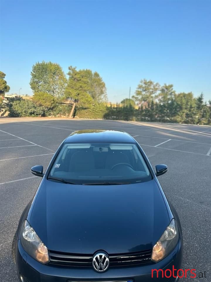 2011' Volkswagen Golf photo #2