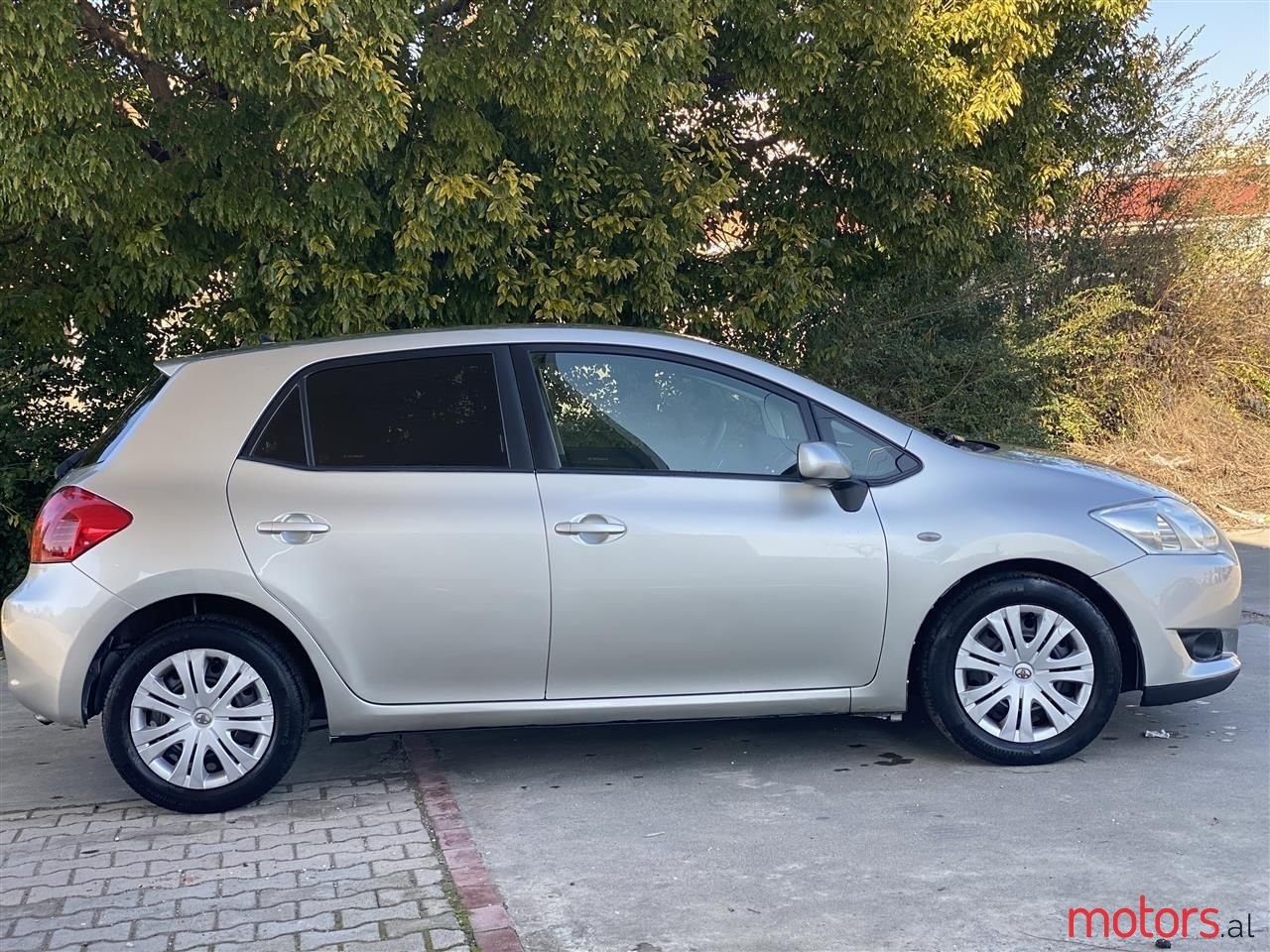 2007' Toyota Auris photo #2