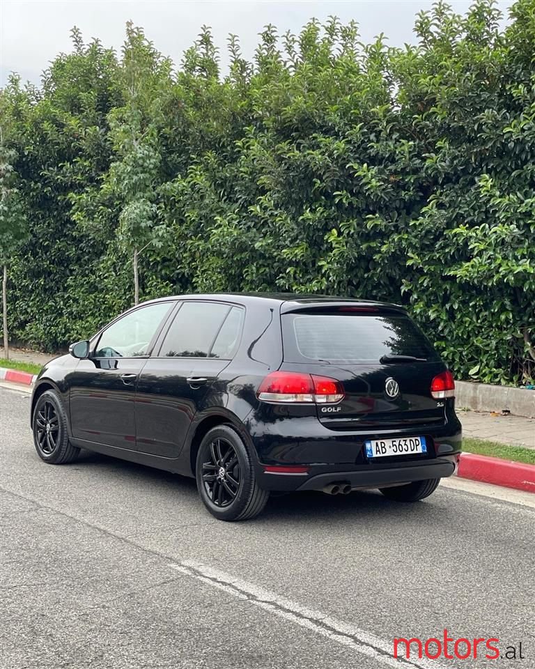 2011' Volkswagen Golf photo #3