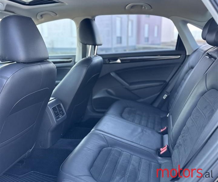 2014' Volkswagen Passat photo #4