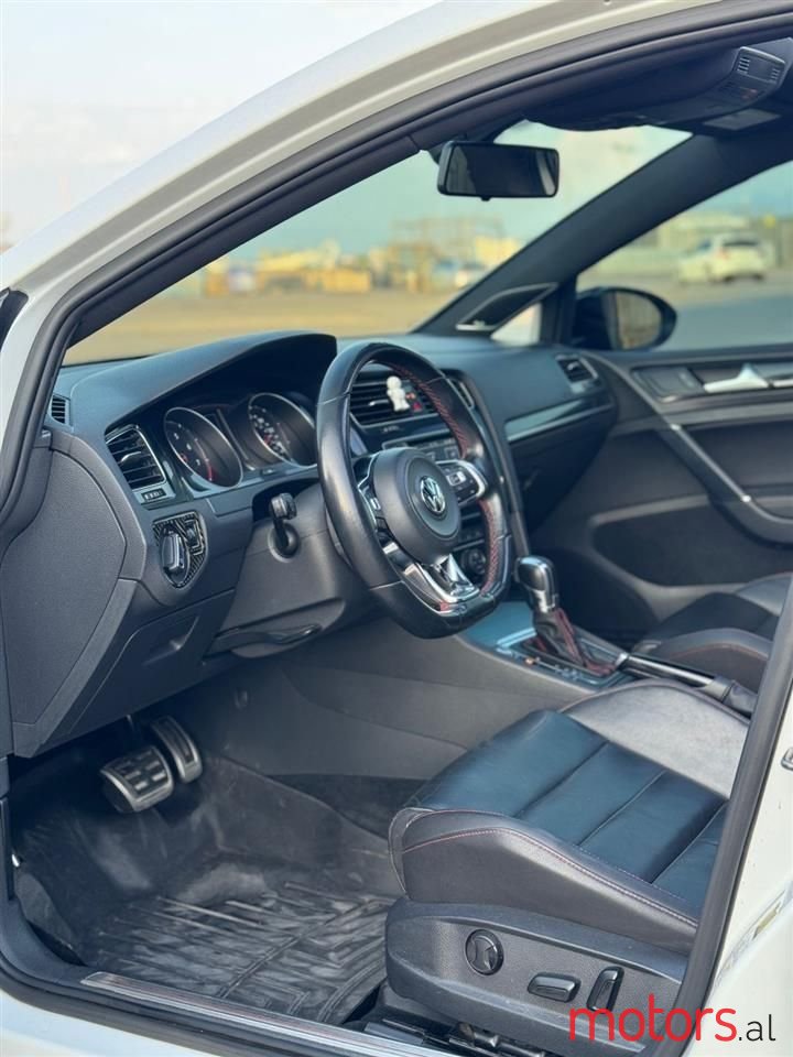 2015' Volkswagen Golf photo #6