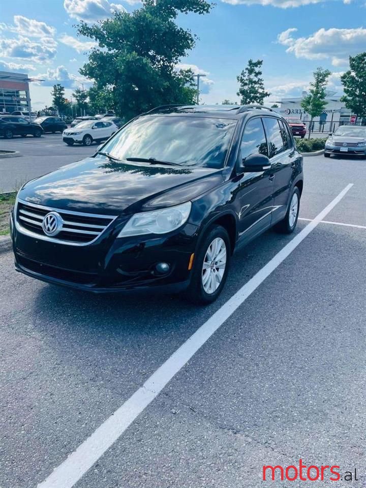 2010' Volkswagen Tiguan photo #2