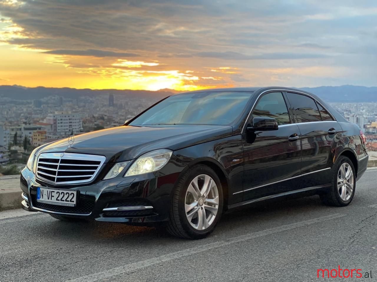 2011' Mercedes-Benz E 220 photo #3