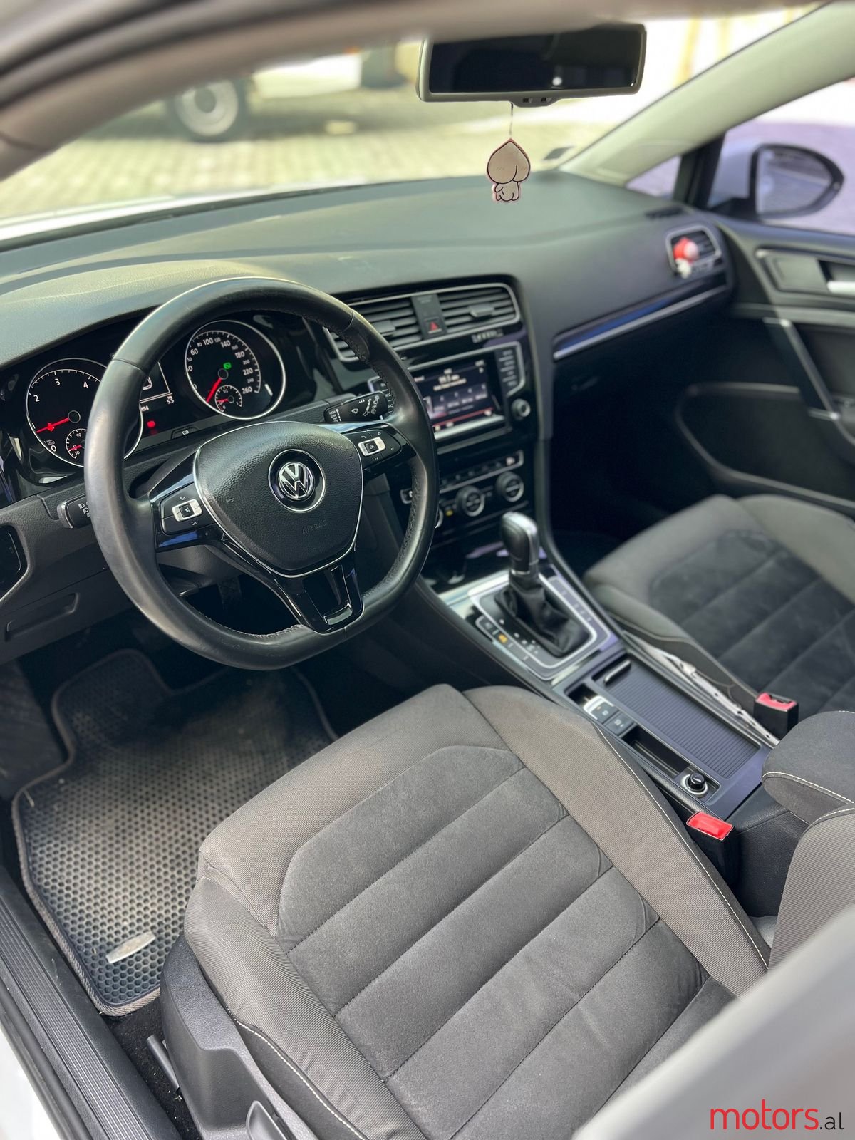 2014' Volkswagen Golf photo #3