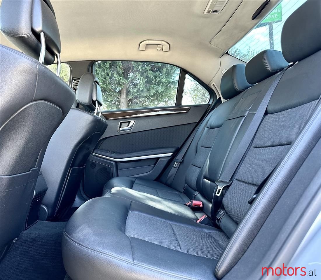 2010' Mercedes-Benz E 220 photo #6