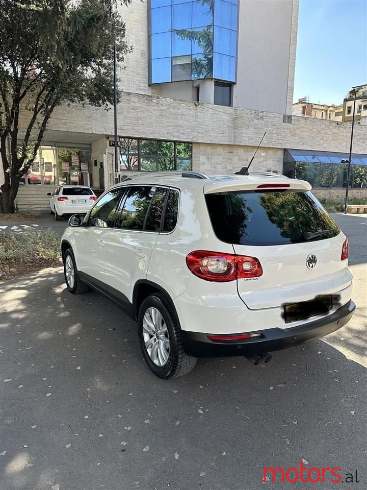 2010' Volkswagen Tiguan photo #5