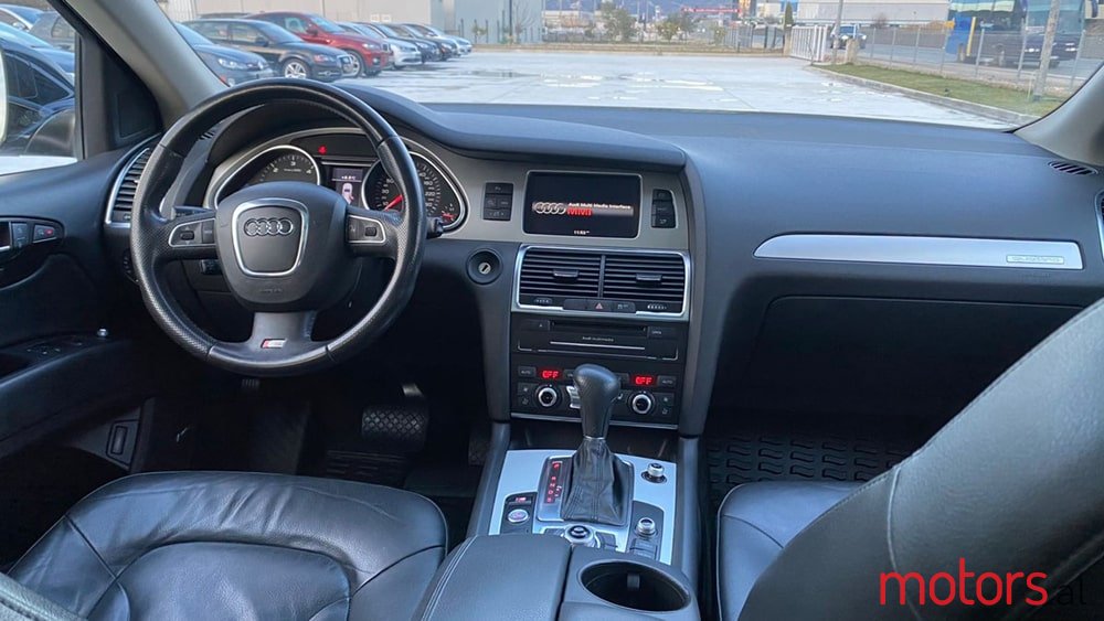 2011' Audi Q7 photo #7