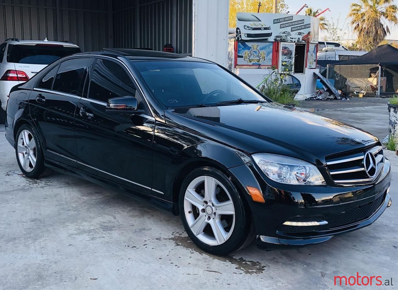2011' Mercedes-Benz C 300 photo #1