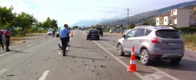 Aksident në aksin Mirditë/ Makina del nga rruga, plagoset pasagjerja, arrestohet shoferi