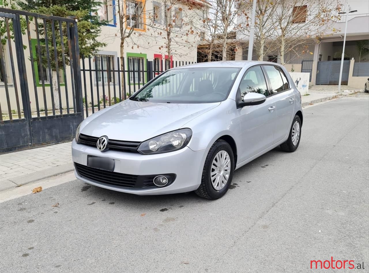 2009' Volkswagen Golf photo #1