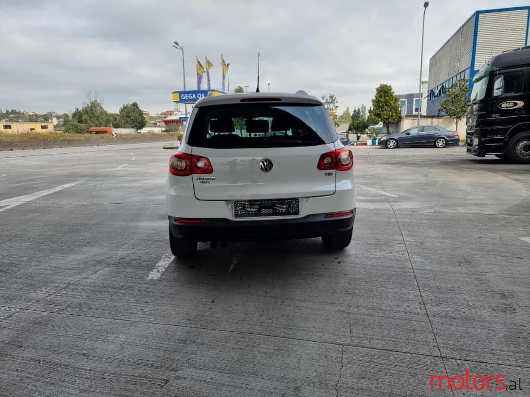 2010' Volkswagen Tiguan photo #6