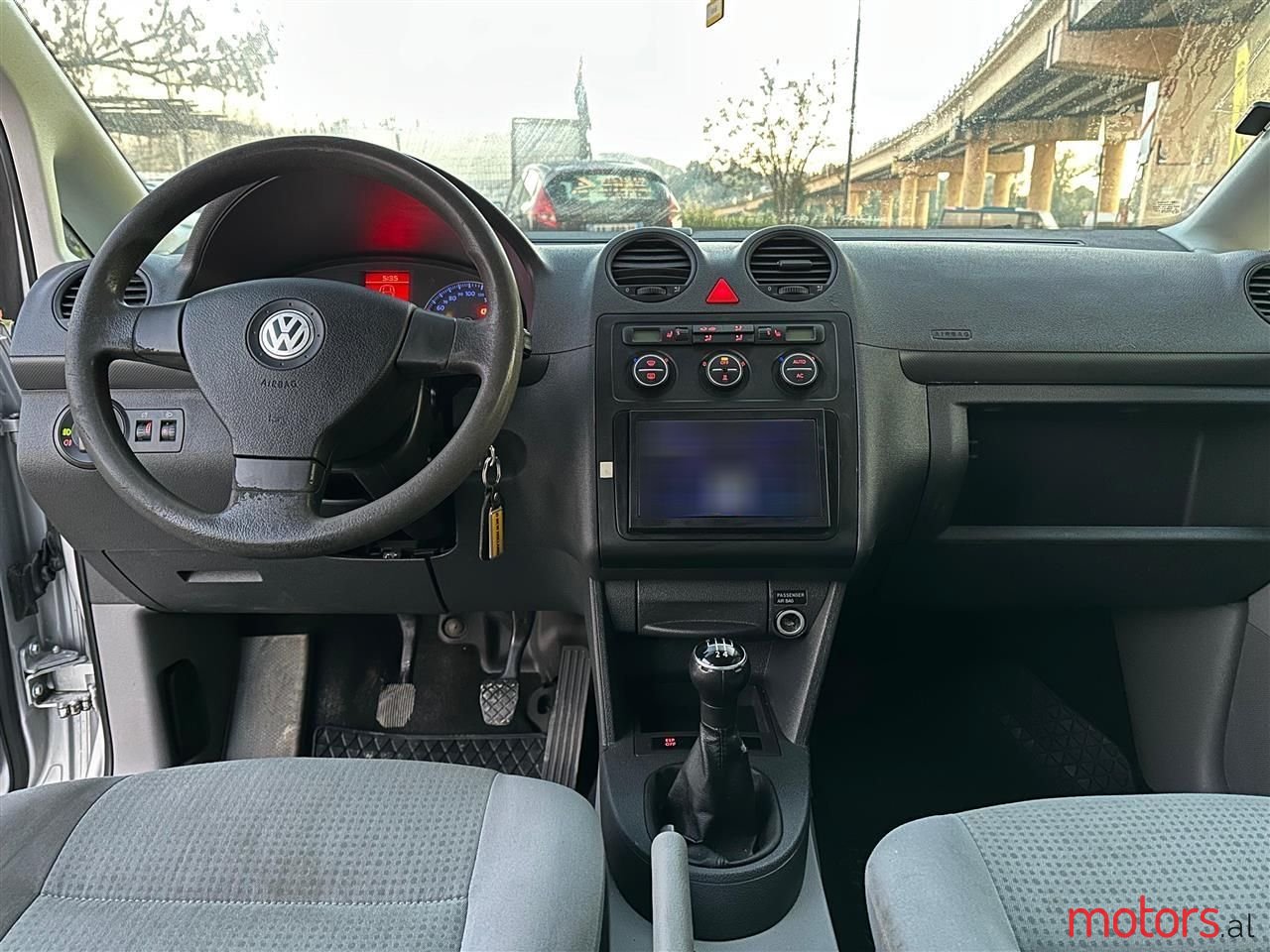 2010' Volkswagen Caddy photo #2