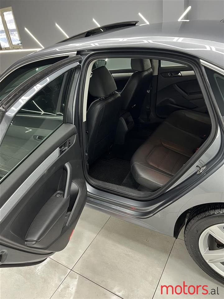 2012' Volkswagen Passat photo #3