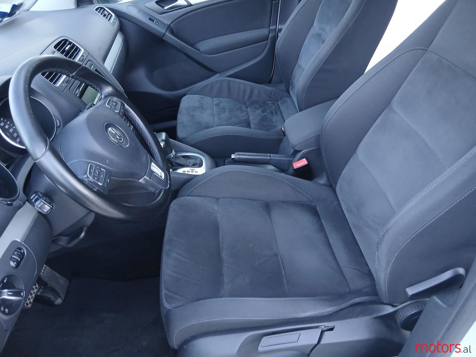 2010' Volkswagen Golf photo #6