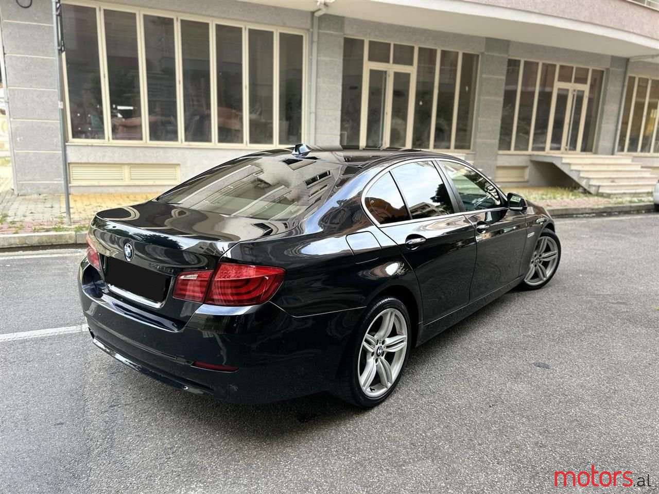 2011' BMW 530 photo #4