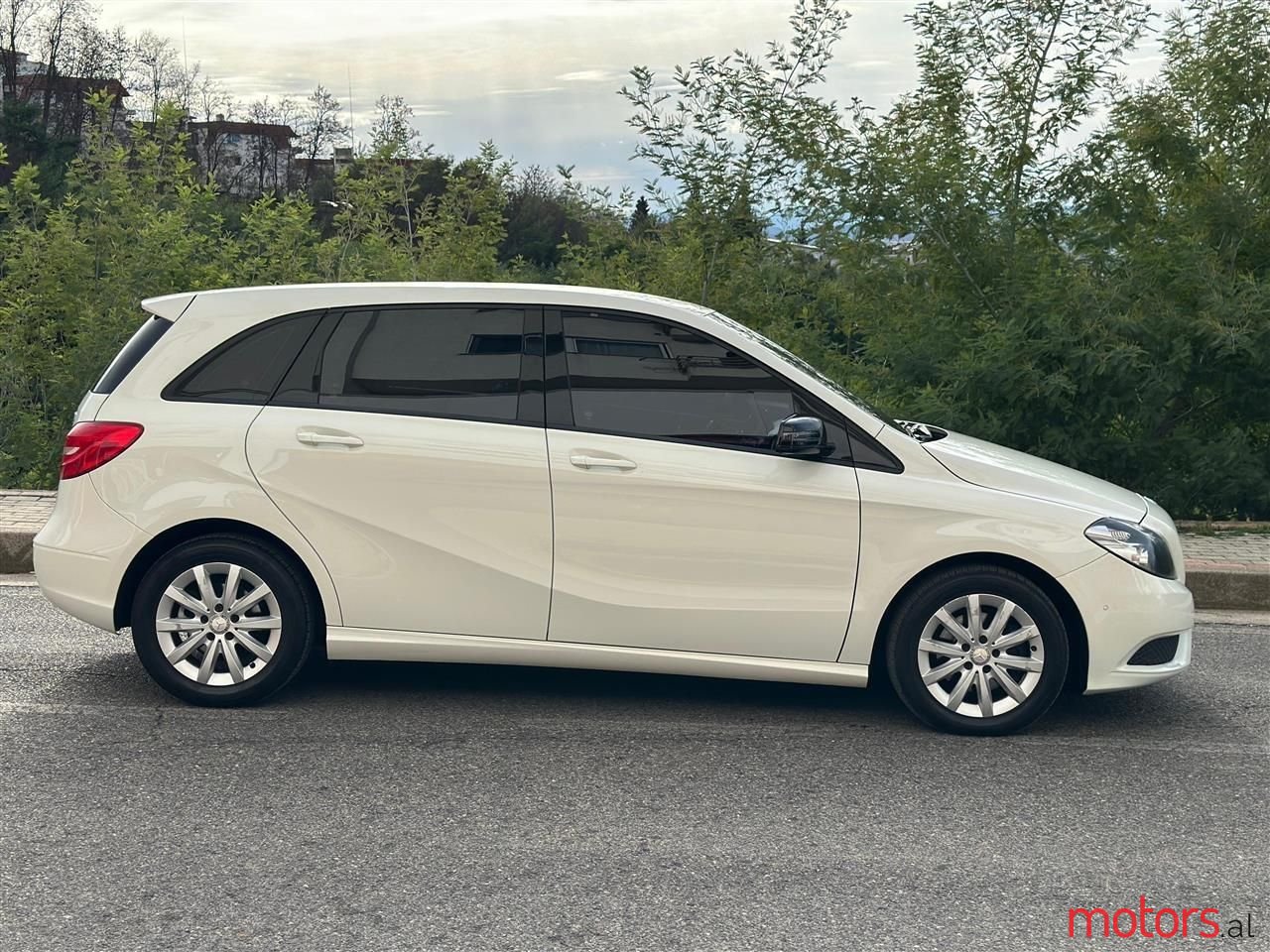 2013' Mercedes-Benz B 200 photo #3