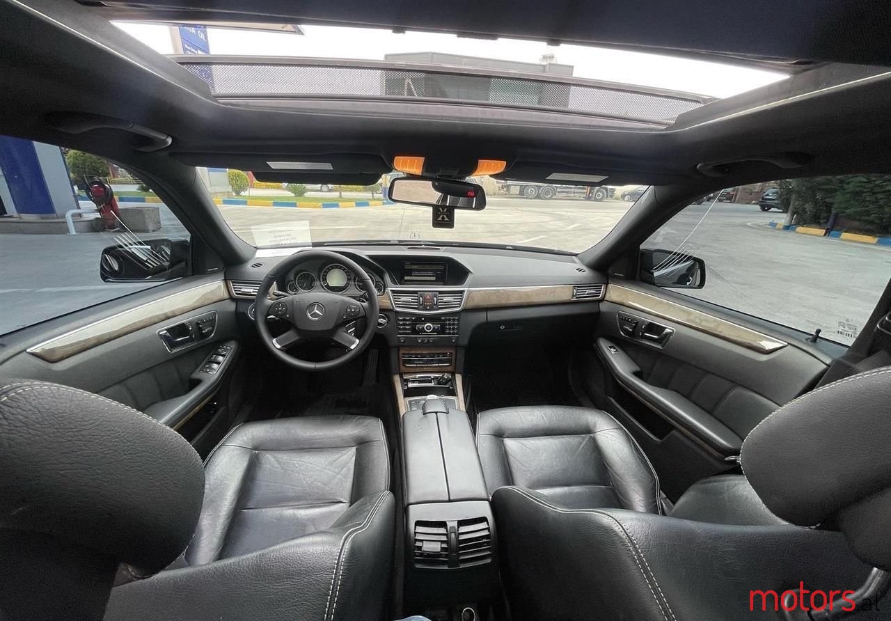 2011' Mercedes-Benz E 350 photo #4