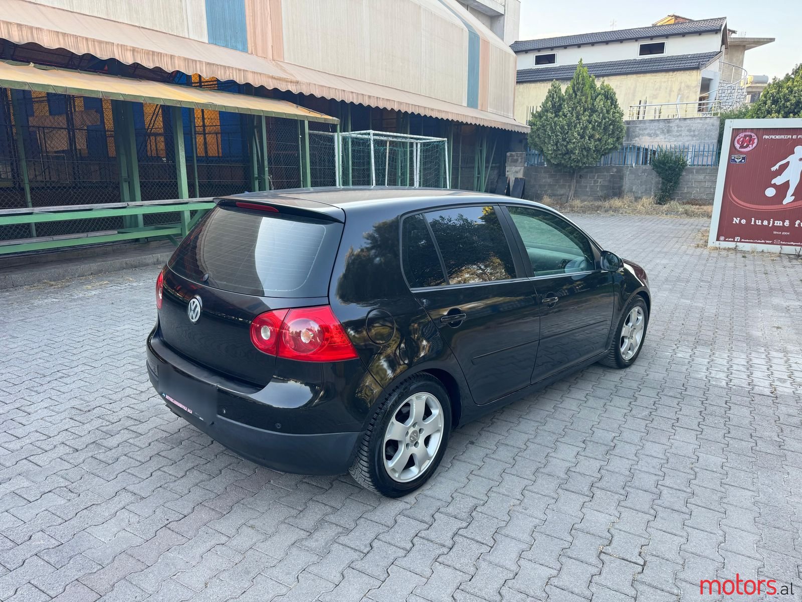 2005' Volkswagen Golf photo #2