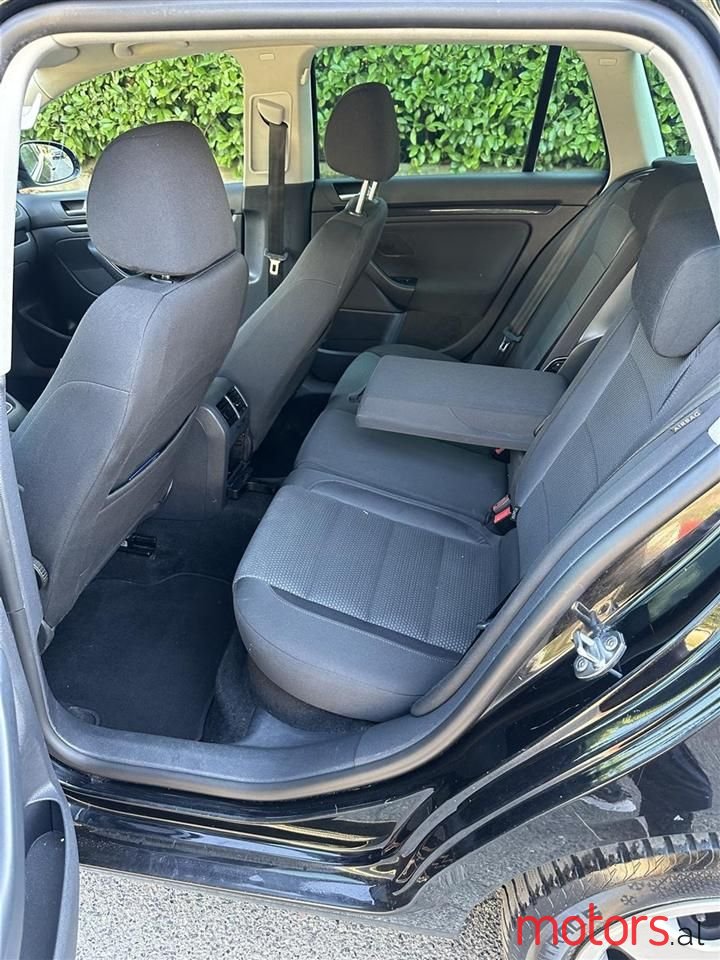 2011' Volkswagen Golf photo #2